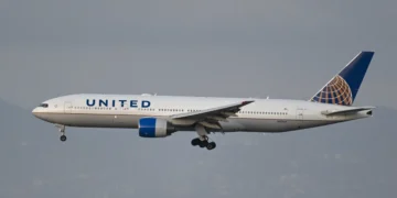 A United flight from San Francisco to Hong Kong had to turn back after a burning smell filled the cabin