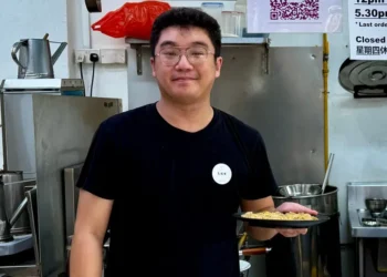 I traded software engineering for 17-hour work days as a prawn noodle hawker. It’s lonely, hot, and somehow rewarding.
