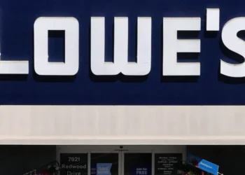 Lowe’s says shoppers are sticking to small projects as the home-renovation slump drags on