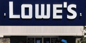 Lowe’s says shoppers are sticking to small projects as the home-renovation slump drags on