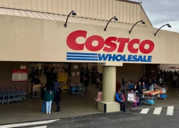 I’ve shopped at Costco locations in 5 different countries. These 6 things have surprised me most.
