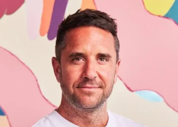 I landed a job at Meta with a non-tech background and after multiple career breaks. Here’s how I did it.