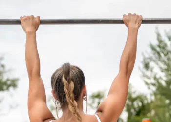 Grip strength is linked to longevity. Here are 2 easy exercises to boost yours.