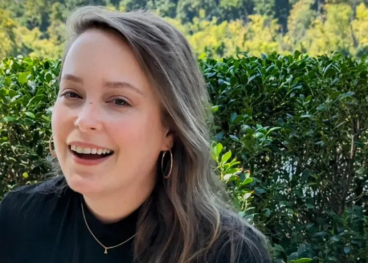 I’m a single mom who didn’t finish college. I struggled to land a job, but I now make 6 figures and have no regrets.