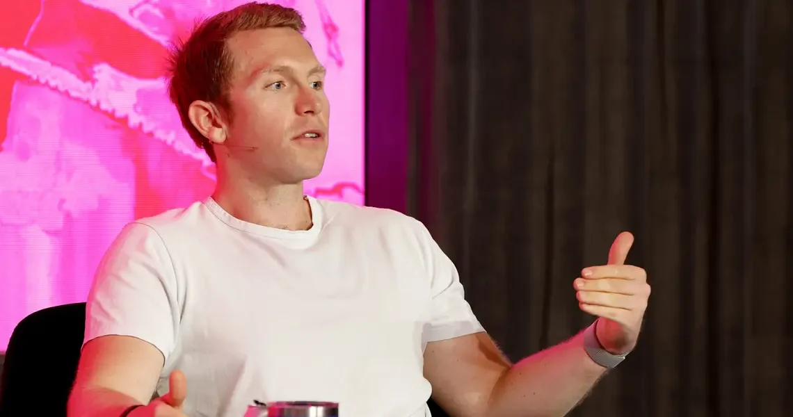 A 29-year-old VC founder cold-emailed Marc Benioff 53 times to get his attention. It worked.