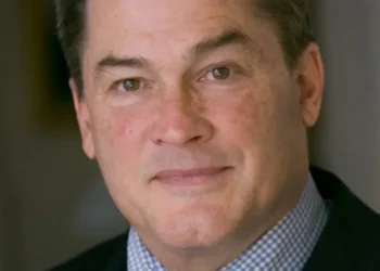 Veteran investor Tom Russo says resilience is key to success, and credit-card debt and gambling can hold people back