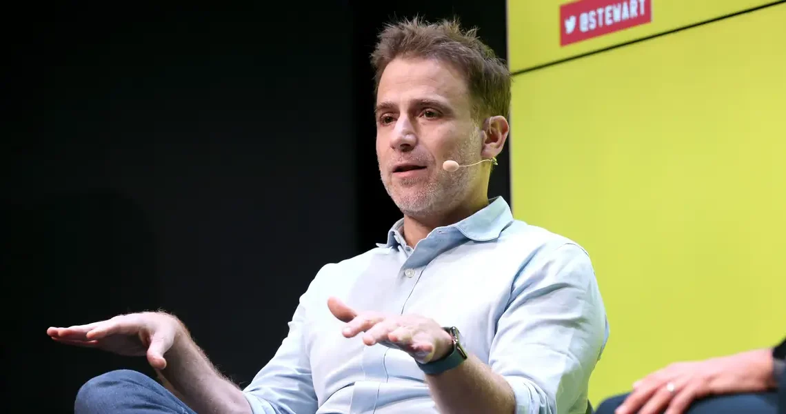 Slack cofounder says embarrassment can be motivating — but it can also lead to employees papering the office