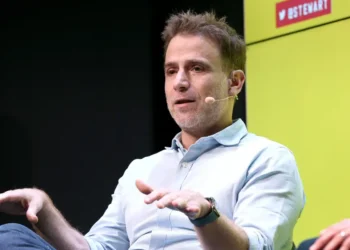 Slack cofounder says embarrassment can be motivating — but it can also lead to employees papering the office