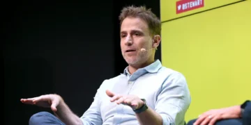 Slack cofounder says embarrassment can be motivating — but it can also lead to employees papering the office