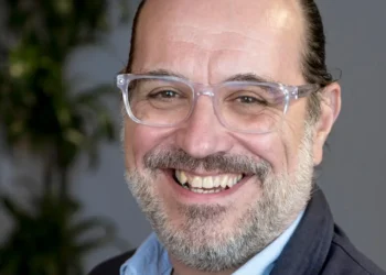 I was successful but depressed at 41. I found a fulfilling side hustle in therapy, and negotiated a 4-day week to pursue it.