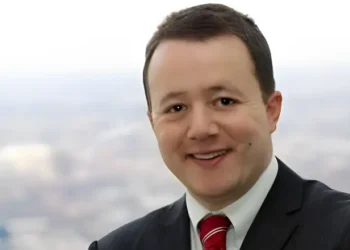 I’m a sales recruiter, and 2 of my best hires were weak interviews. Here’s why I gave them jobs anyway.