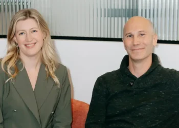 This startup uses an AI copilot to help you make deeper professional connections. Read the pitch deck it used to raise $4M.