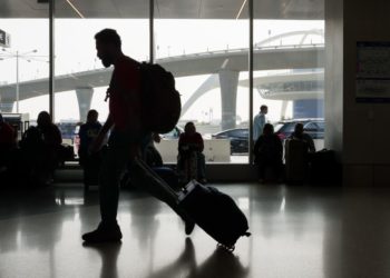 Airport delays worsen in Southern California, with growing fears of holiday travel meltdown