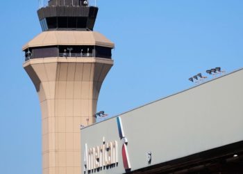 American Airlines announces cuts to management at its Texas headquarters