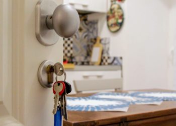 Apartment rental scammers use real listings, impersonate agents