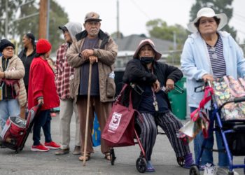 As SNAP benefits lapse, thousands show up to Southern California food banks