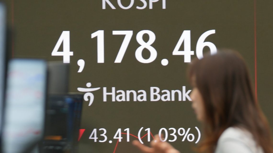 Asian shares trade mixed after AI darlings prop up Wall Street