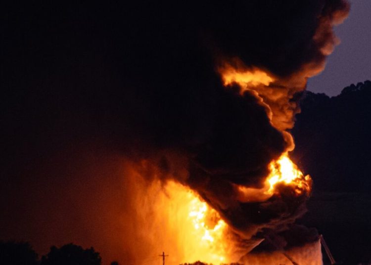 Authorities responding to reports of a plane crash in Kentucky