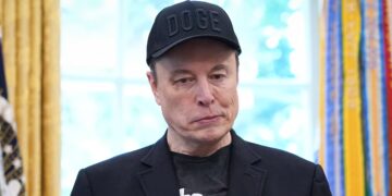 Musk Makes His Hitler-Loving Chatbot Praise Him as a Handsome Genius