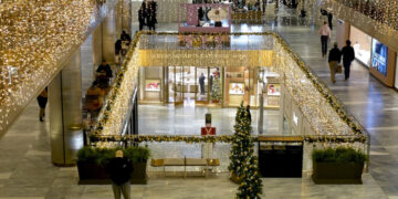 Shoppers’ Holiday Spending Could Help Keep the Economy Humming