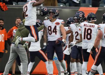 Bears outlast Bengals for wild 47-42 win on Williams’ TD pass to Loveland in final minute
