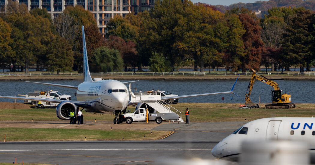 Bomb Threat Halts Flights at Reagan Airport, Officials Say