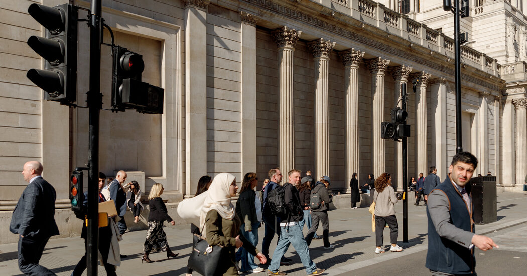 Britain Faces Up to Tough Economic Choices. Finally, Economists Say.