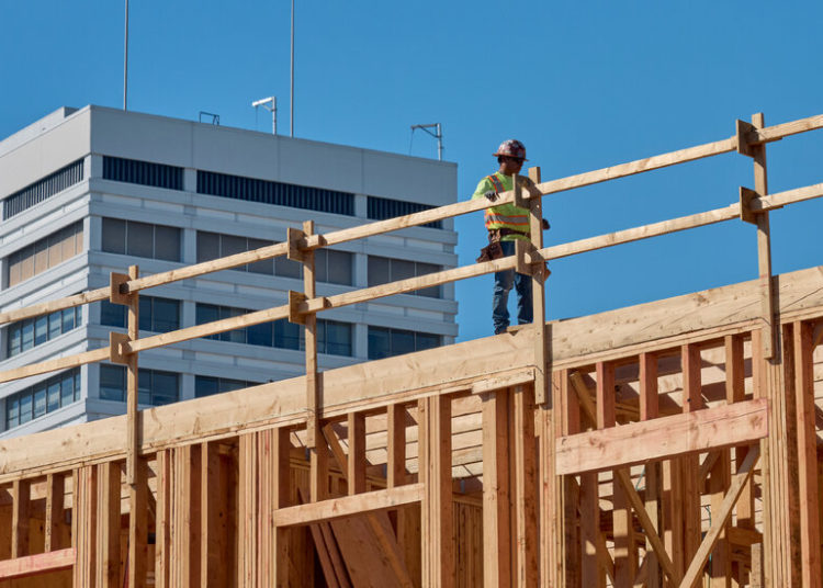 Builders Find Hardship in Trump’s Tariffs and Deportations