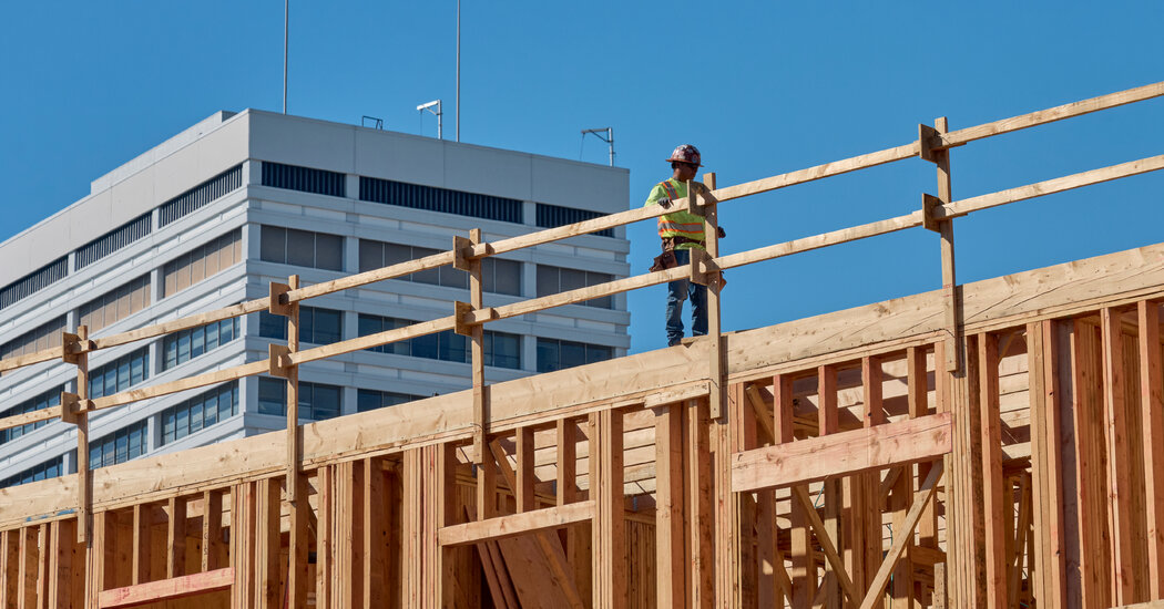 Builders Find Hardship in Trump’s Tariffs and Deportations