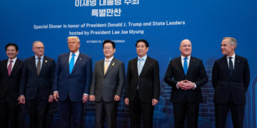 Carney Says He Apologized to Trump Over Ad Reviving Reagan’s Tariff Criticism