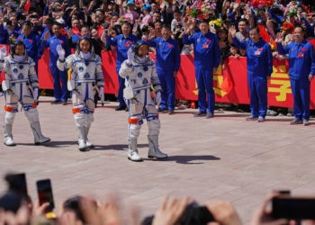 China Delays Return of Astronauts After Debris May Have Hit Spacecraft
