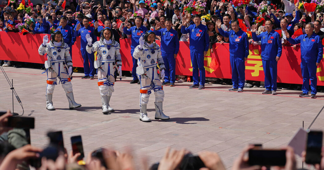China Delays Return of Astronauts After Debris May Have Hit Spacecraft