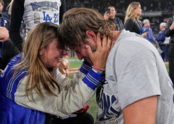 Clayton Kershaw ends career unaware at first that Dodgers won the World Series again