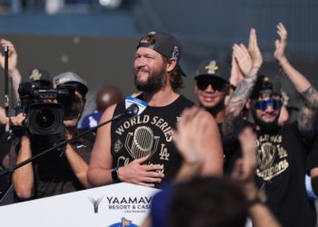 Clayton Kershaw gives farewell address in final Dodger Stadium appearance