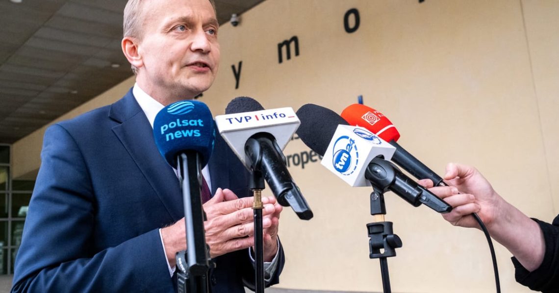 Commission weighs appeasing Parliament on budget