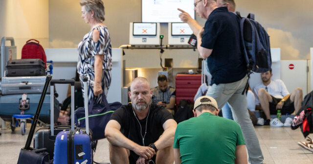 DOT, FAA Announce Flight Reductions at 40 Major Airports Due to Government Shutdown