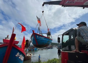 Deadly Typhoon Kalmaegi makes landfall in Vietnam