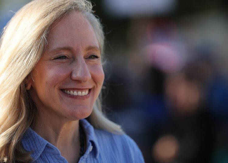 Democrat Abigail Spanberger wins Virginia governor’s race, CBS News projects