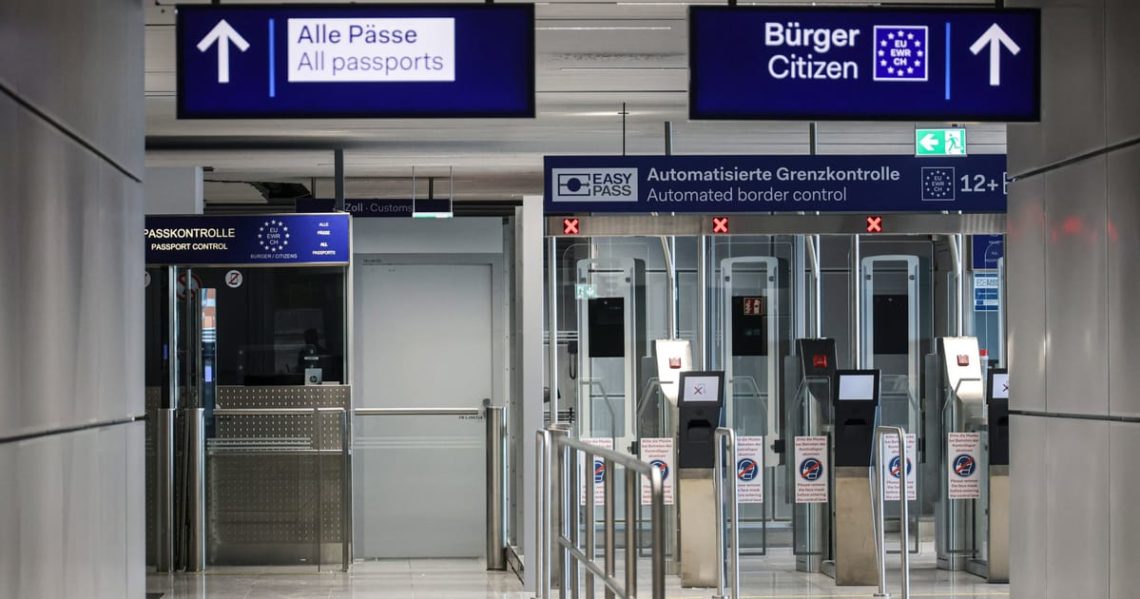 EU set to further tighten visa rules for Russians