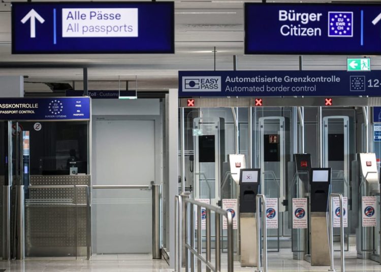 EU set to further tighten visa rules for Russians