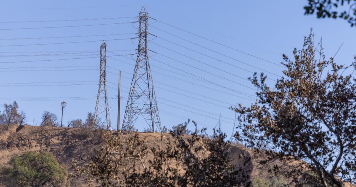 Edison blacks out more customers to stop utility-sparked fires