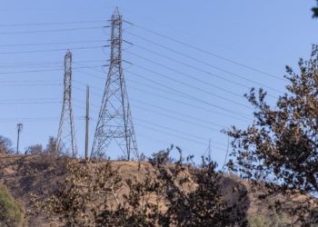 Edison blacks out more customers to stop utility-sparked fires