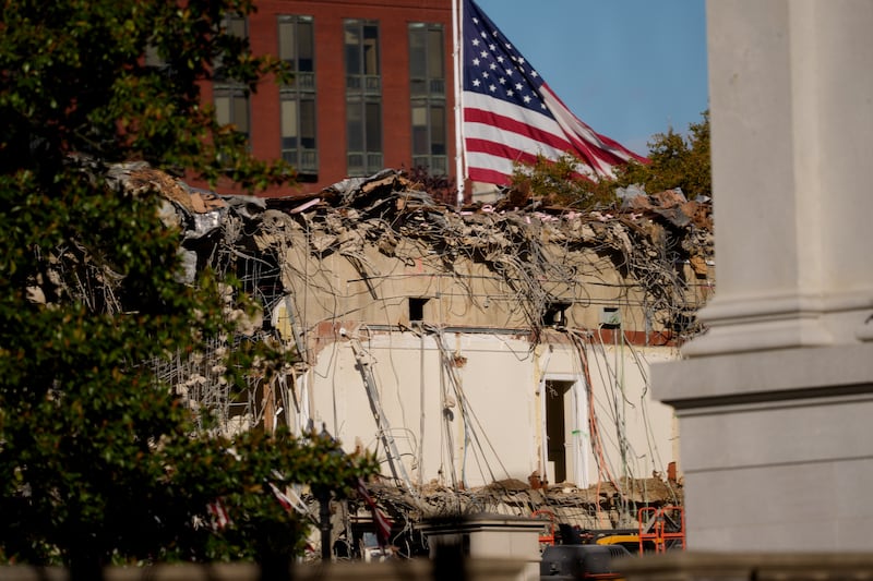 WASHINGTON, DC - OCTOBER 22: The facade of the East Wing of the White House is demolished by work crews on October 22, 2025 in Washington, DC. The demolition is part of U.S. President Donald Trump's plan to build a ballroom reportedly costing $250 million on the eastern side of the White House. (Photo by Andrew Harnik/Getty Images)