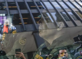 FBI urges ICE agents to identify themselves after string of impersonators commit crimes