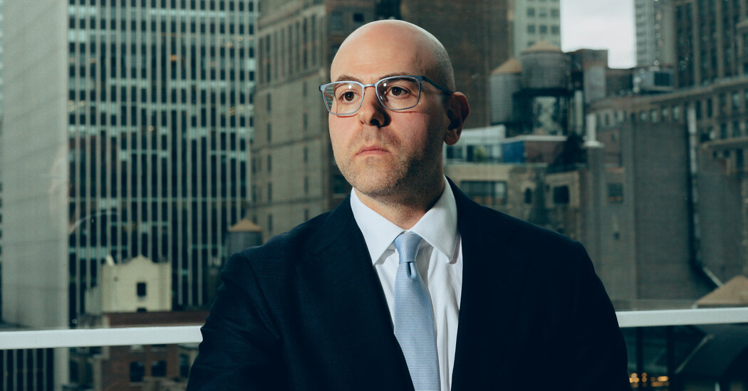 Fed Risks a Recession if It Doesn’t Cut Rates Rapidly, a Top Official Warns