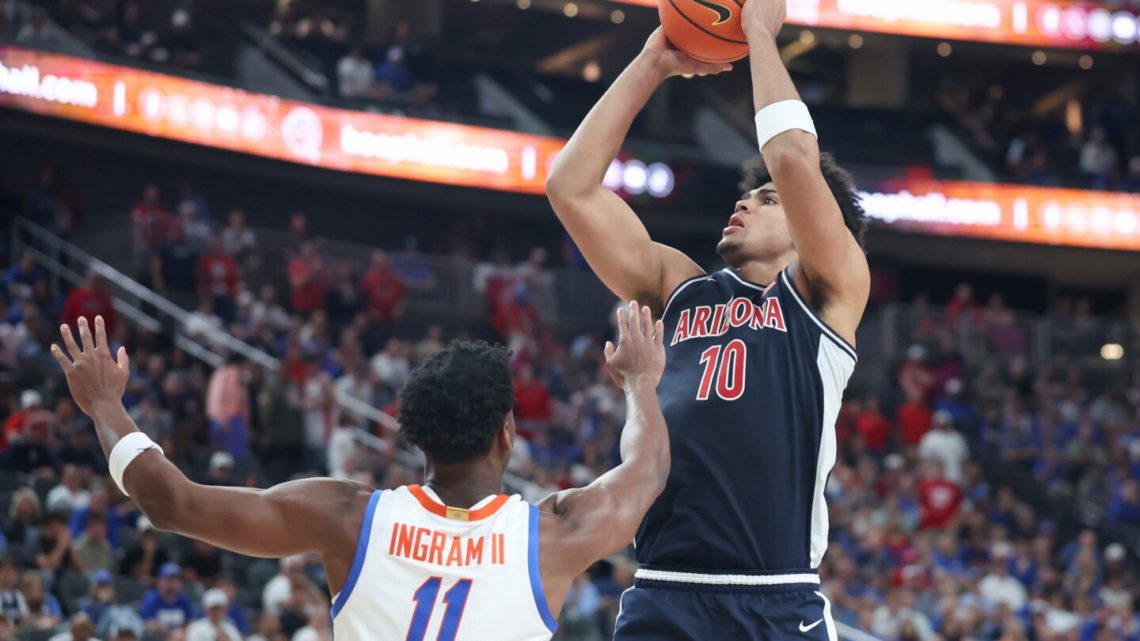 Freshman Koa Peat has dominant performance in debut for No. 13 Arizona vs. No. 3 Florida