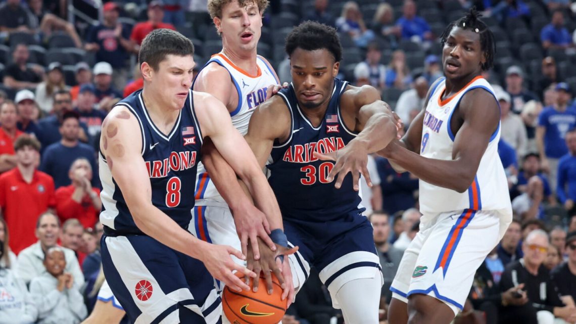 Freshman Koa Peat leads No. 13 Arizona to 93-87 win over defending champion, No. 3 Florida