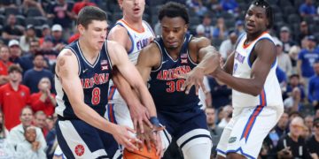 Freshman Koa Peat leads No. 13 Arizona to 93-87 win over defending champion, No. 3 Florida