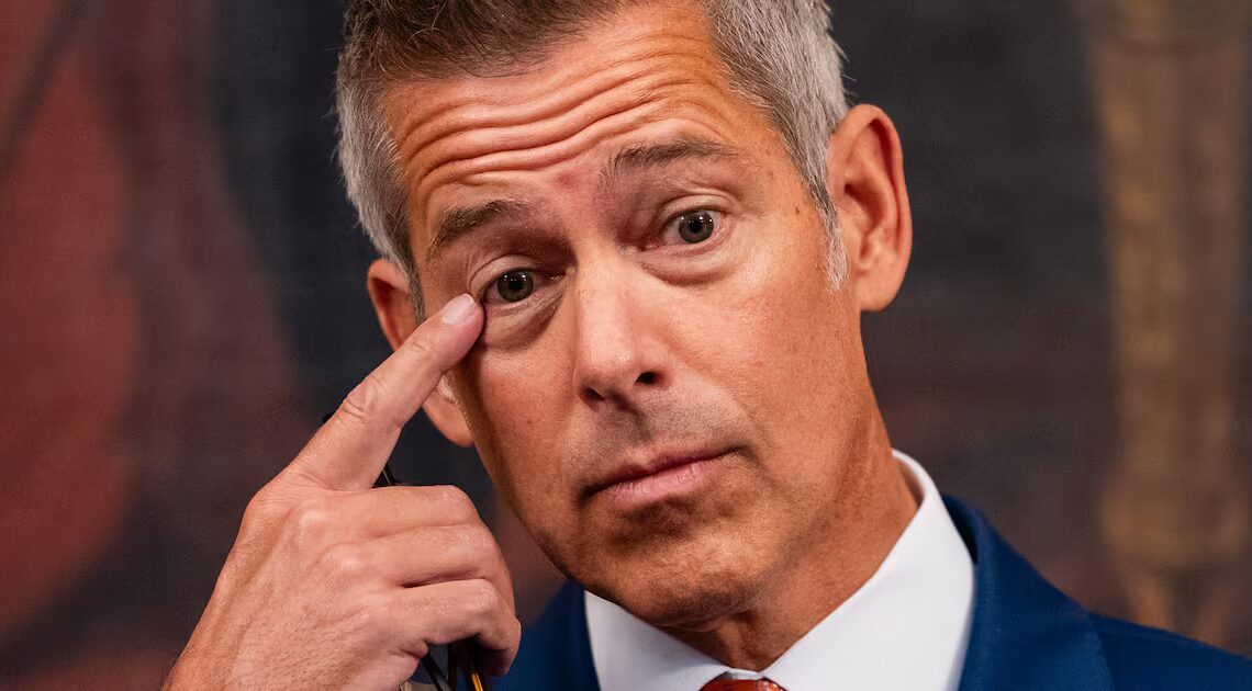 Trump’s Transport Sec Admits It’s ‘Not Your Imagination’ That Flying Sucks Now