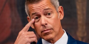 Trump’s Transport Sec Admits It’s ‘Not Your Imagination’ That Flying Sucks Now